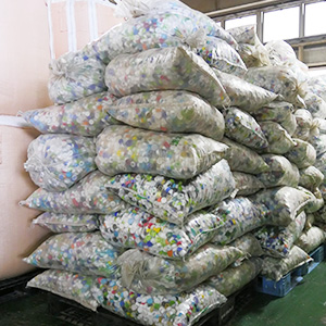 集められたエコキャップ